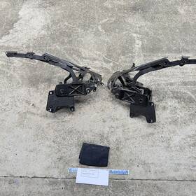 112002501 Mercedes-benz 05-11 R171 Slk280 Left And Right Convertible Top Roof Hinge Bracket Oem